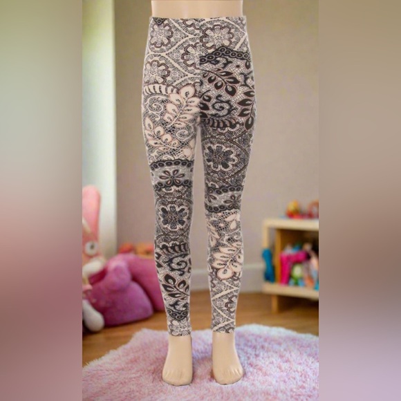 MomMe And More Other - Small NEW Girls Paisley Lace Valentines Day Leggings Kids Soft Yoga Pants